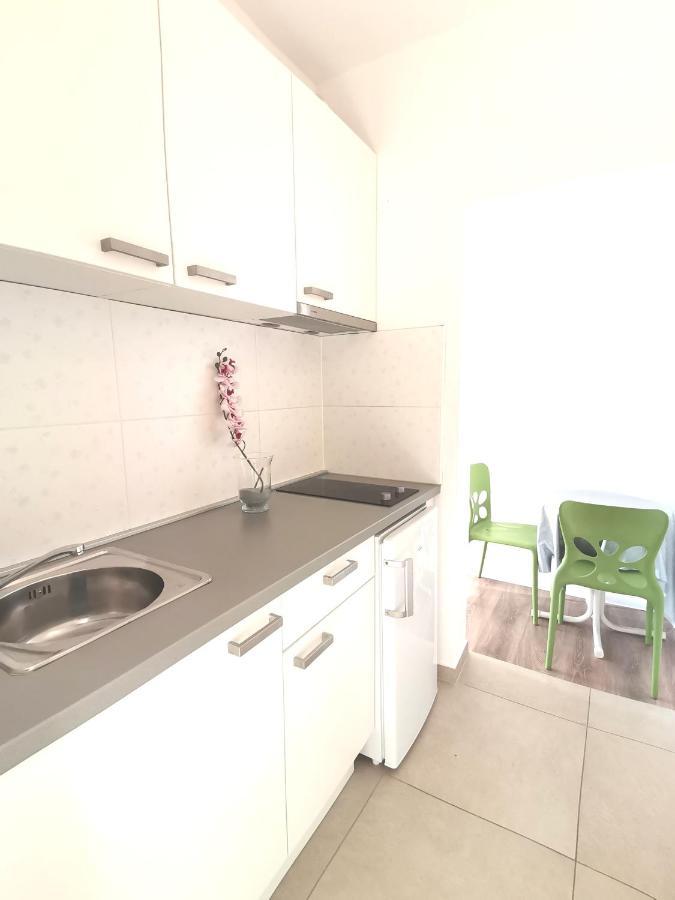 Apt White Idyll, 3 Bedrooms, 3 Bathrooms, Terrace Apt Promajna Luaran gambar