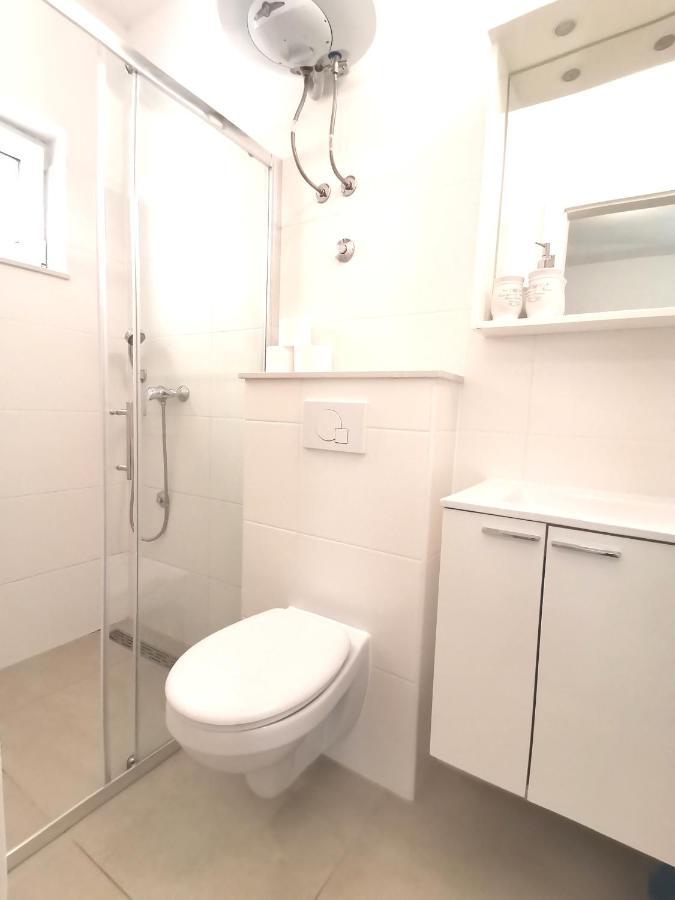 Apt White Idyll, 3 Bedrooms, 3 Bathrooms, Terrace Apt Promajna Luaran gambar
