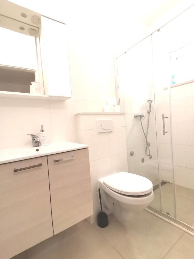 Apt White Idyll, 3 Bedrooms, 3 Bathrooms, Terrace Apt Promajna Luaran gambar